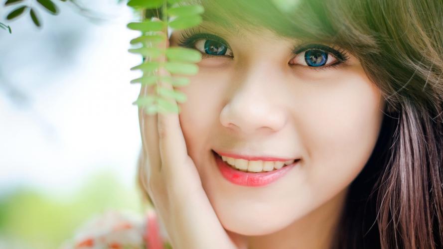 新疆阿瓦提：水稻插秧机械化 加速农田“披”绿装